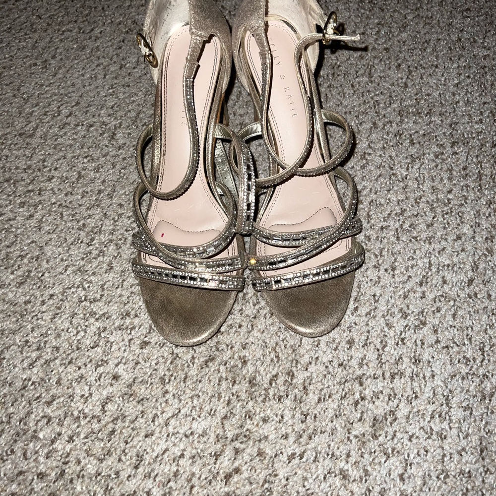 Heels - Picture 2 of 3